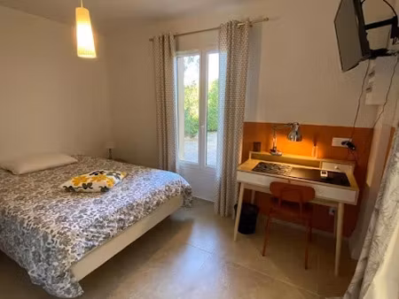 location meublée appartement 1 pièce 25 m² à saint-genis-laval (69230)  670 €