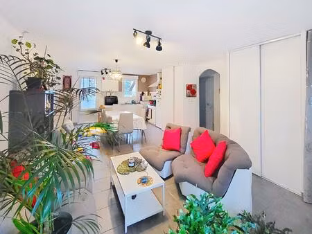 centre-ville morestel - appartement t3 lumineux de 61.32 m² + cour privée & place de parki