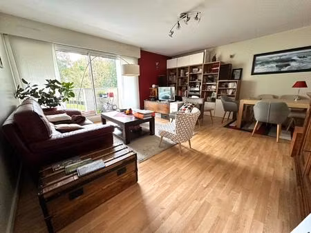 appartement avec balcons et stationnement double