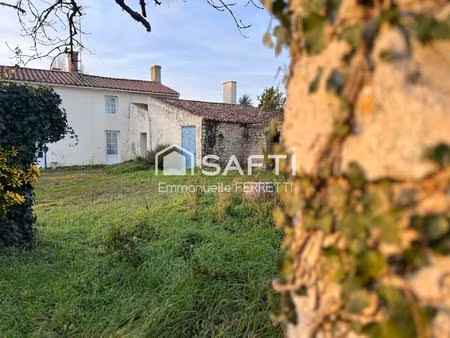 ancienne ferme en pierre – 130 m² habitables + dépendances – 12 km des plages