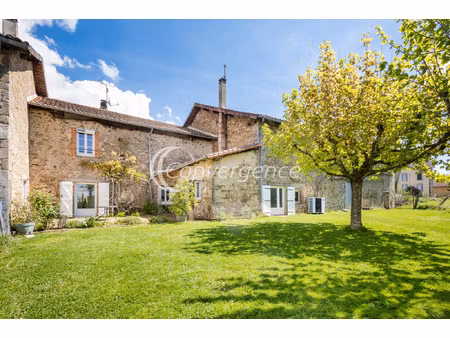 corps de ferme avec fort potentiel entre saint junien et lim