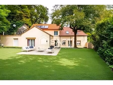 belle maison familiale de 180m² rénovée dans un écrin de verdure - lembras.