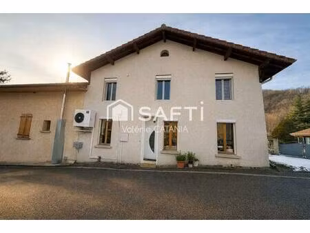 a morette  maison mitoyenne de 137m² habitables.