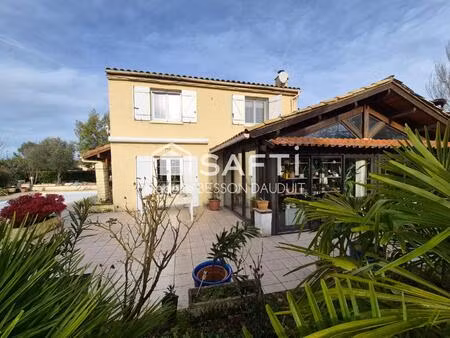 pavillon 200m² utiles avec piscine et veranda sur 1021m² de terrain