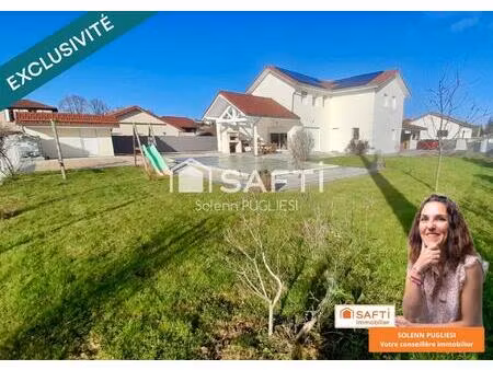 maison avec piscine à la campagne