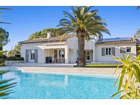 roquebrune-sur-argens - la bouverie : magnifique villa avec piscine à débordement et appar