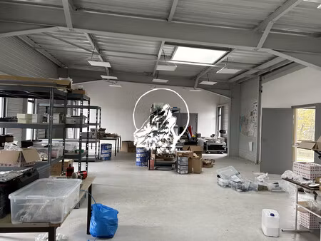 local atelier / bureaux / production 147 m²