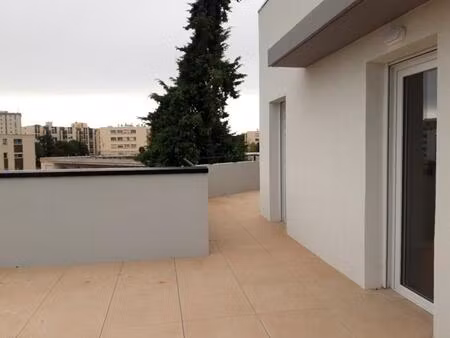 t3 avec terrasse et parkings à montpellier
