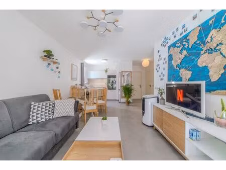 t2 meublé avec terrasse et parking