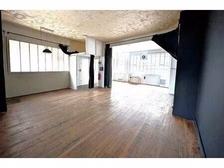 au coeur de belleville  local de 54 m² donnant sur cour