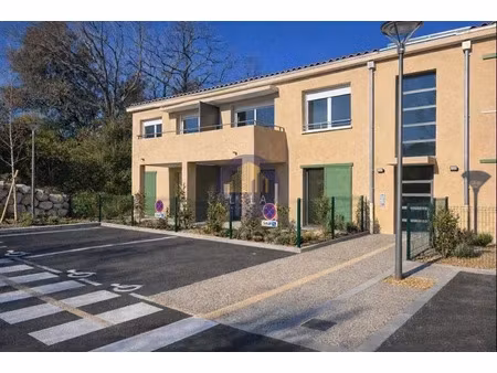 location appartement 2 pièces 50.35 m² à lauris (84360)  865 €