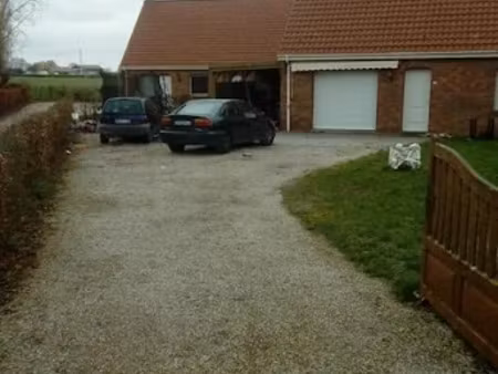 location maison 5 pièces 125 m² à zermezeele (59670)  1 000 €
