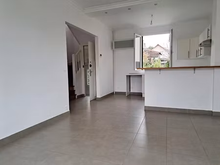 location maison 3 pièces 59.34 m² à versailles (78000)  1 614 €