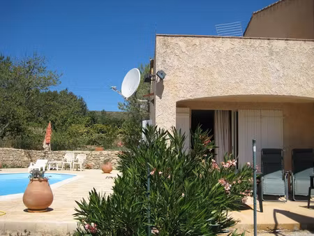 location maison 6 pièces 165.5 m² à le castellet (83330)  2 236 €
