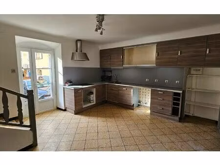 location maison  m² t-2 à villelaure  670 €