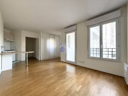 gare / jean pierre timbaud - studio de 28 m2 - balcon