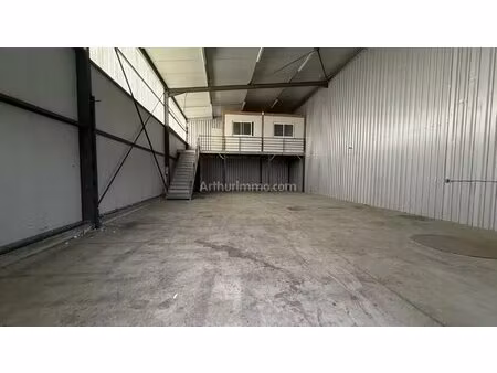 location de hangar lumineux à saint-médard-de-guizières