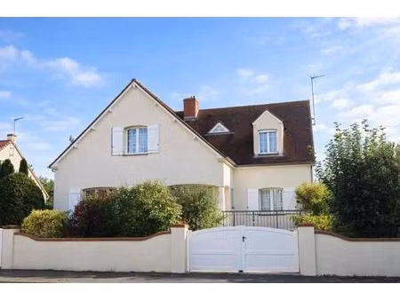 maison de 6 pièces de 184 m² situé à lucé