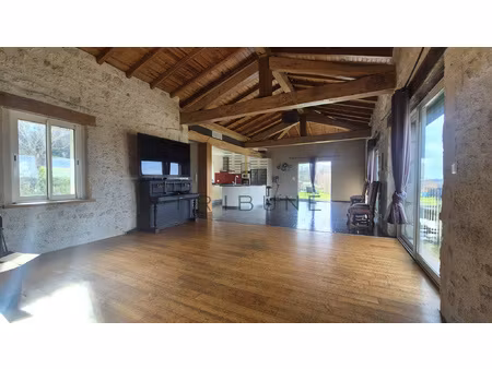 maison en pierre 125m2 habitable  3 chambres et plusieurs he