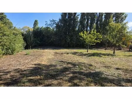 terrain à bâtir 744m²