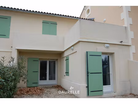 location cabannes  appartement 2 chambres avec terrasse  co