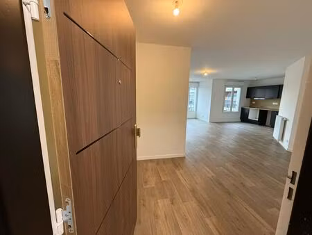 f3 récent avec balcon  parking et ascenseur – proche gare de gagny