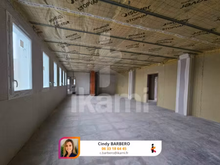 local professionnel à louer 75 50 m2 parking zone d'ac