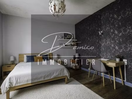 maison avec grange et dépendance  idéale bricoleur  au calme ?