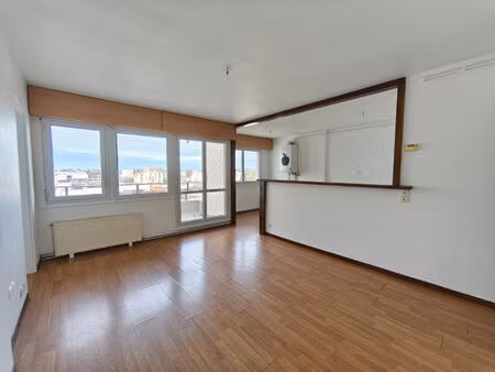 appartement nevers 1 chambre  balcon  proche commodités 2 heures de paris