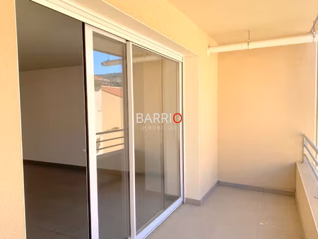 port vendres: appartement t3 avec terrasses et parking couvert