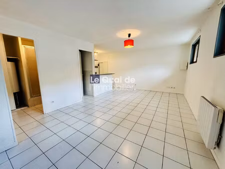 a louer  grand studio de 34 m2 avec cuisine équipée