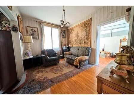 maison à fort potentiel avec 3 chambre  3 garages  jardin greni