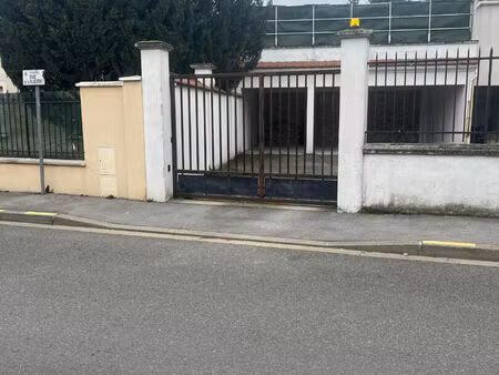 location parking / box  10.00m²  villemomble