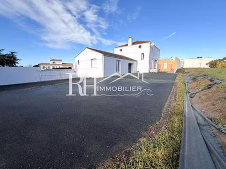 vente maison à brem-sur-mer (85470) : à vendre / 141m² brem-sur-mer