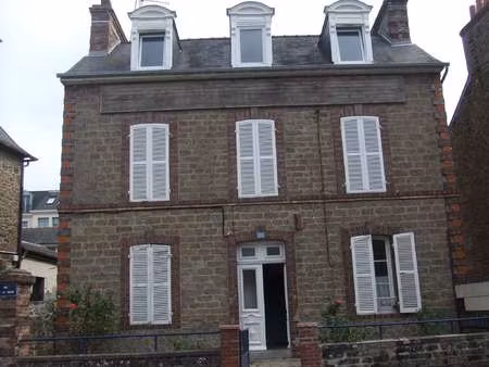 location appartement 2 pièces à dinard centre ville (35800) : à louer 2 pièces / 40m² dina