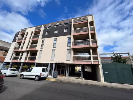 résidence les ménestraux - appt t3 avec 2 balcons et garage.