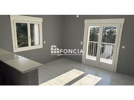 studio renove de 28m2 avec terrasse a cavalaire sur mer