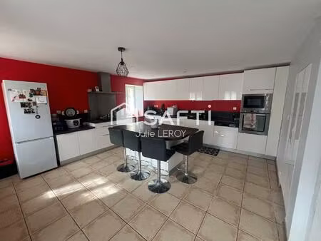 maison de campagne de 111m²  située à blandouet-saint-jean (53270)