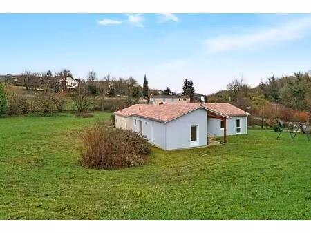 maison plain-pied de 2005  3 chambres  garage sur terrain 5400m2