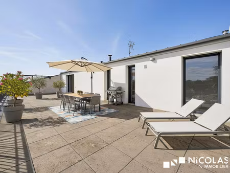 t3 dernier étage avec terrasses et parking