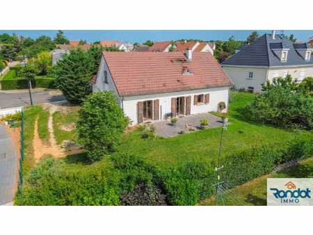 6 pièces/4 chambres 198 m2 terrain 800 m2