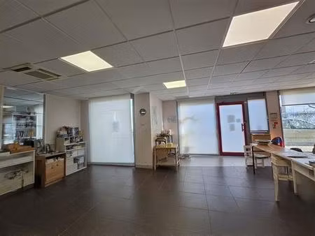 location bureau poitiers 181 m²