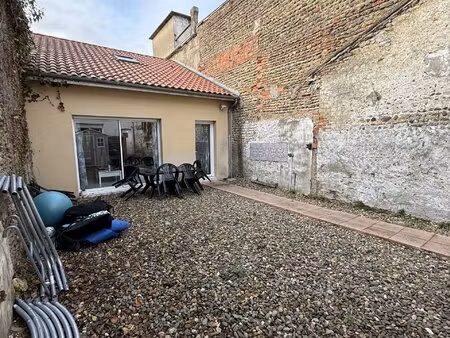 location f3 - 80m2 habitables avec mezzanine et petit extérieur