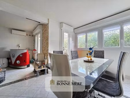 ancien t4 transformé en t3 de 66m² + parking