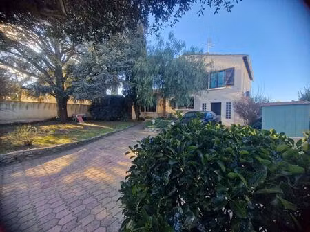 villa familiale avec piscine 7pièce(s) 142.2 m2