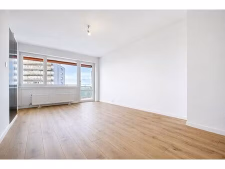 prachtig gerenoveerd appartement met terras – instapklaar