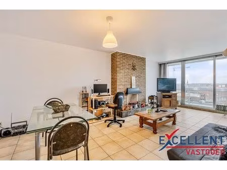 centraal gelegen appartement met 2 slaapkamers in deinze te koop