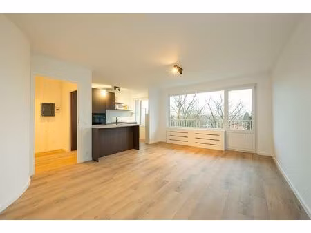 gerenoveerd app. met 2 slpk. en terras