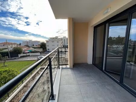 3 pieces avec parking