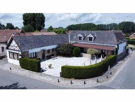 veelzijdig gebouw: restaurant  hotel en feestzaal te rebaix